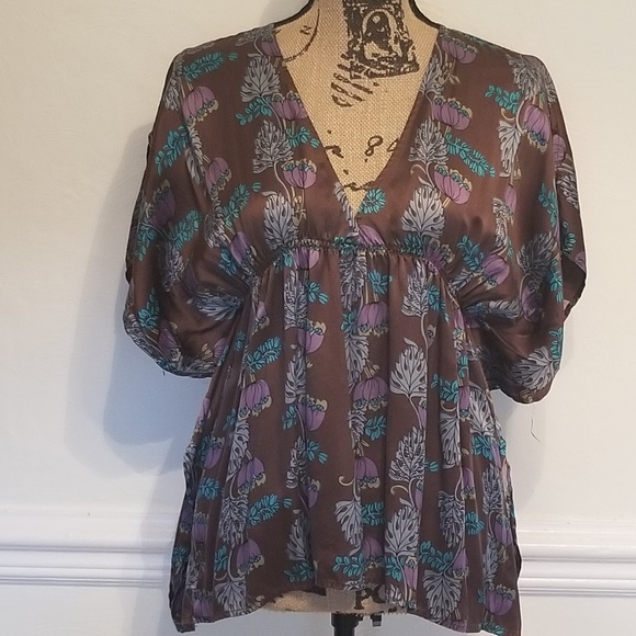 Lux Tops - 100% silk blouse, fluttery sleeves, EUC